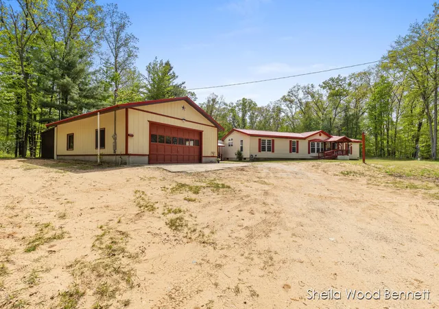 Homes for sale in Howard City, MI | 7838 E 80th St, Howard City, MI 49329 | MLS# 70534478