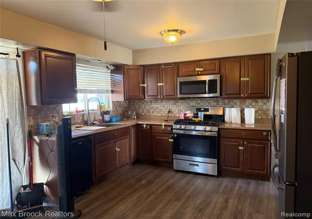 Photo 2 of Sale Pending at 7094 Jenerous Dr, Center Line, MI 48015 | MLS# 61008367 | Listing updated on 2026-08-06