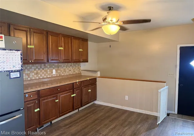 Photo 3 of Sale Pending at 7094 Jenerous Dr, Center Line, MI 48015 | MLS# 61008367 | Listing updated on 2026-08-06
