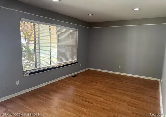 Photo 5 of Sale Pending at 7094 Jenerous Dr, Center Line, MI 48015 | MLS# 61008367 | Listing updated on 2026-08-06