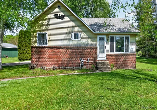 Homes for sale in Fort Gratiot, MI | 3660 Keewahdin Rd, Fort Gratiot, MI 48059 | MLS# 60994889