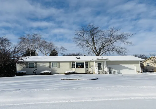 Photo 1 of Sale Pending at 3914 Ranch Dr, Bay City, MI 48706 | MLS# 50198247 | Listing updated on 2026-01-30