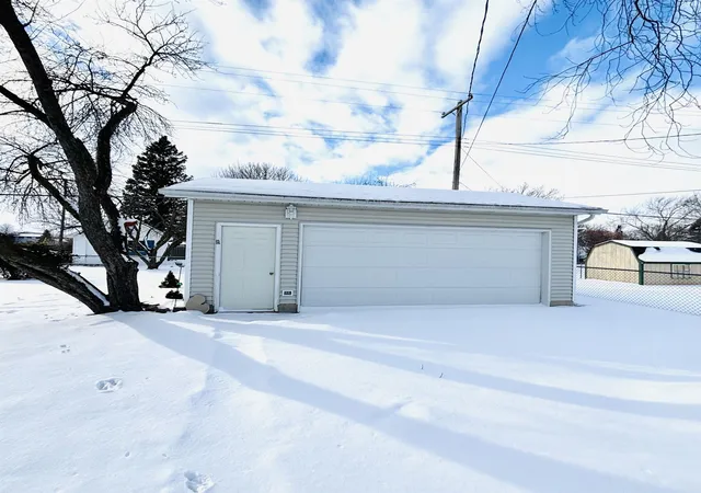 Photo 2 of Sale Pending at 3914 Ranch Dr, Bay City, MI 48706 | MLS# 50198247 | Listing updated on 2026-01-30