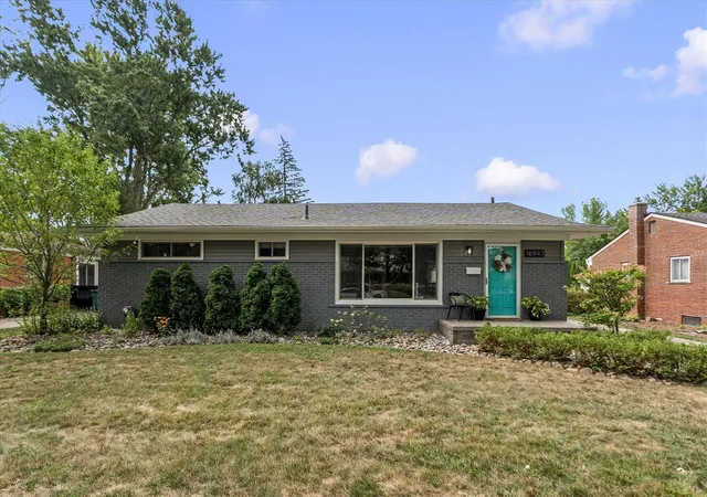 Photo 3 of Single family home for sale at 16943 Elizabeth St, Beverly Hills, MI 48025 | MLS# 70554016 | Listing updated on 2026-09-03