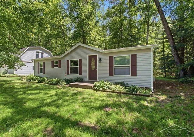 Homes for sale in Sanford, MI | 203 W Sampson Dr, Sanford, MI 48657 | MLS# 50212384