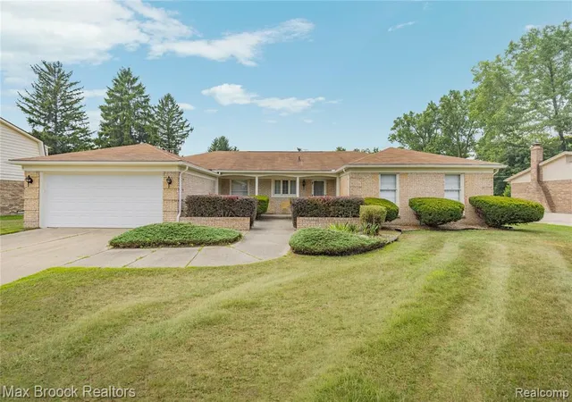Photo 1 of Single family home for sale at 28977 Lake Park Dr, Farmington Hills, MI 48331 | MLS# 61013130 | Listing updated on 2026-08-30