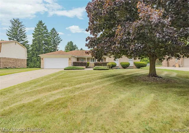 Photo 2 of Single family home for sale at 28977 Lake Park Dr, Farmington Hills, MI 48331 | MLS# 61013130 | Listing updated on 2026-08-30