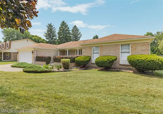 Photo 3 of Single family home for sale at 28977 Lake Park Dr, Farmington Hills, MI 48331 | MLS# 61013130 | Listing updated on 2026-08-30
