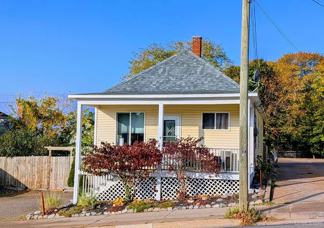 Photo 1 of Single family home for sale at 209 N 4th Street, Marquette, MI 49855 | MLS# 50226353 | Listing updated on 2026-10-30