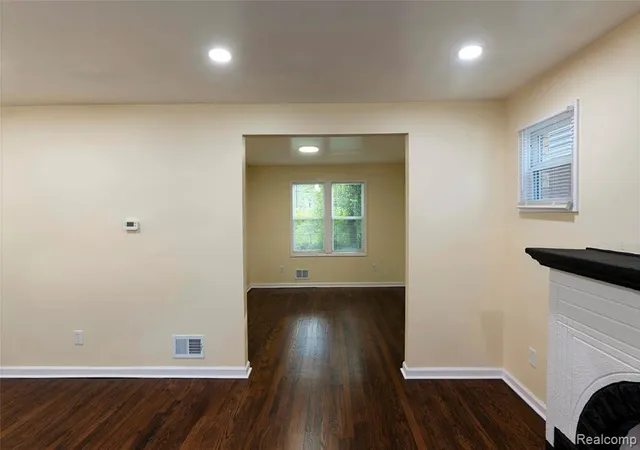 3rd image of 8087 Cloverlawn St, Detroit, MI 48204 3225 | MLS# 61004195