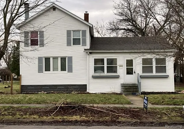 1st image of 208 34th St, Bay City, MI 48708 | MLS# 60980563