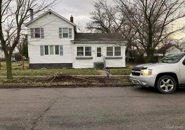 3rd image of 208 34th St, Bay City, MI 48708 | MLS# 60980563