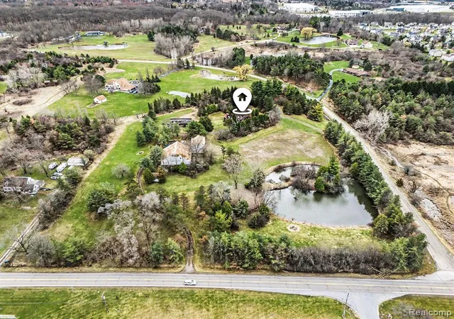 Homes for sale in Grand Blanc, MI | 4385 Warwick Circle Dr, Grand Blanc, MI 48439 | MLS# 60988514