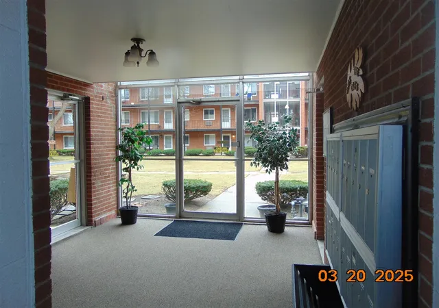Homes for sale in Royal Oak, MI | 2915 W 13 Mile Rd, Royal Oak, MI 48073