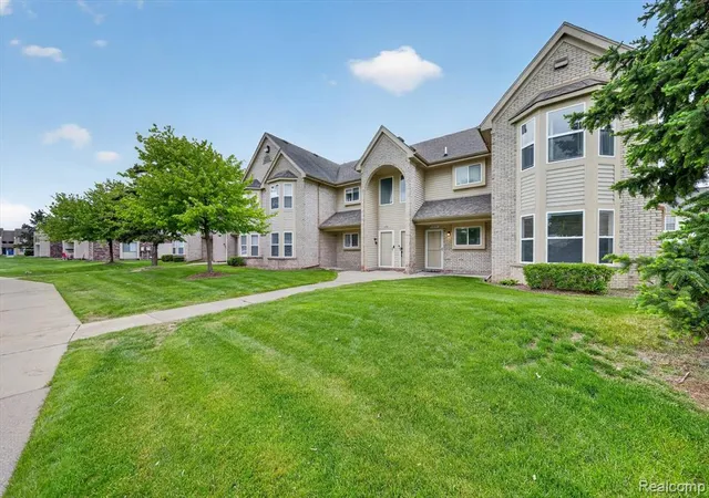Homes for sale in Sterling Heights, MI | 44393 Sunnyside Dr, Sterling Heights, MI 48313