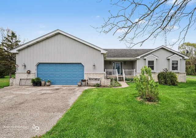 Homes for sale in Byron, MI | 12301 S New Lothrop Rd, Byron, MI 48418 | MLS# 50206868