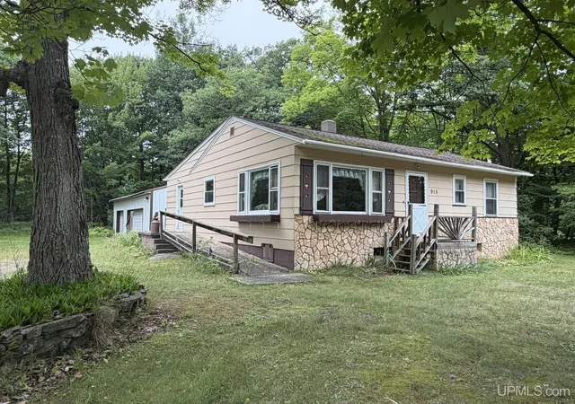 Photo 1 of Single family home for sale at 915 Vandenboom Ave, Marquette, MI 49855 | MLS# 50217024 | Listing updated on 2026-09-04