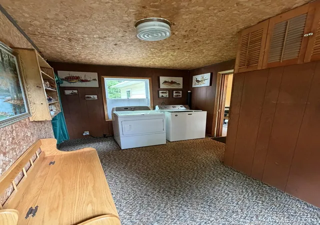 Photo 2 of Single family home for sale at 915 Vandenboom Ave, Marquette, MI 49855 | MLS# 50217024 | Listing updated on 2026-09-04