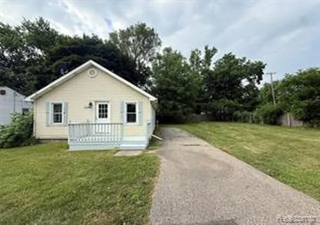Homes for sale in Burton, MI | 2194 E Bristol Rd, Burton, MI 48529 | MLS# 61008179