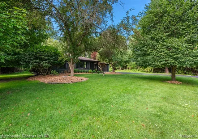 Homes for sale in Franklin, MI | 27331 Gardenway Rd, Franklin, MI 48025 | MLS# 61005714