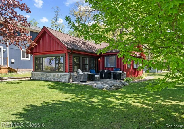 Homes for sale in Whitmore Lake, MI | 10584 Bob White Beach Blvd, Whitmore Lake, MI 48189 | MLS# 60995123