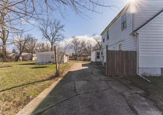 Homes for sale in Westland, MI | 31756 Palmer Rd, Westland, MI 48186 | MLS# 60978331