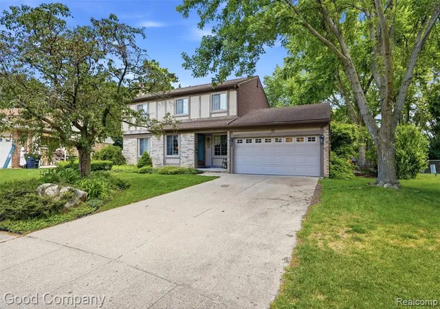 1st image of 38630 Meeting House Ln, Livonia, MI 48154 | MLS# 61004075