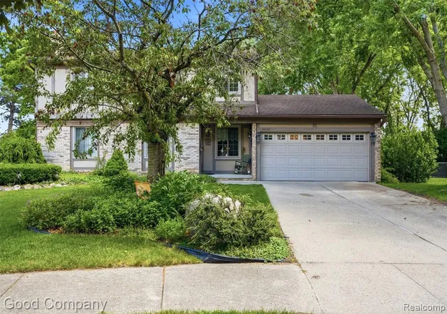 3rd image of 38630 Meeting House Ln, Livonia, MI 48154 | MLS# 61004075