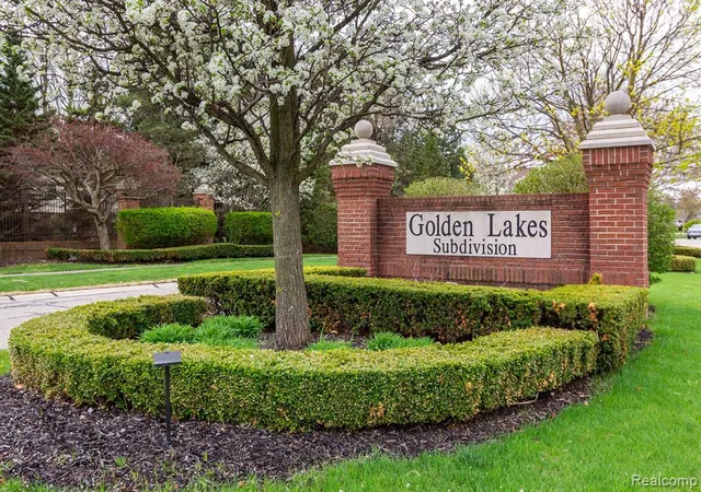 3rd image of 49759 Lakebridge Dr, Shelby Township, MI 48315 | MLS# 60990074
