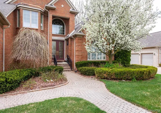 4th image of 49759 Lakebridge Dr, Shelby Township, MI 48315 | MLS# 60990074
