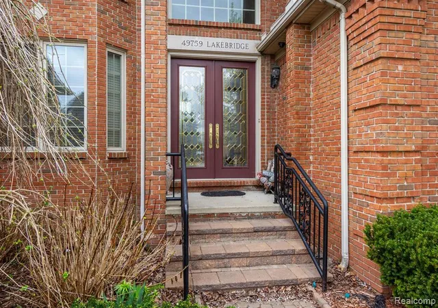 5th image of 49759 Lakebridge Dr, Shelby Township, MI 48315 | MLS# 60990074