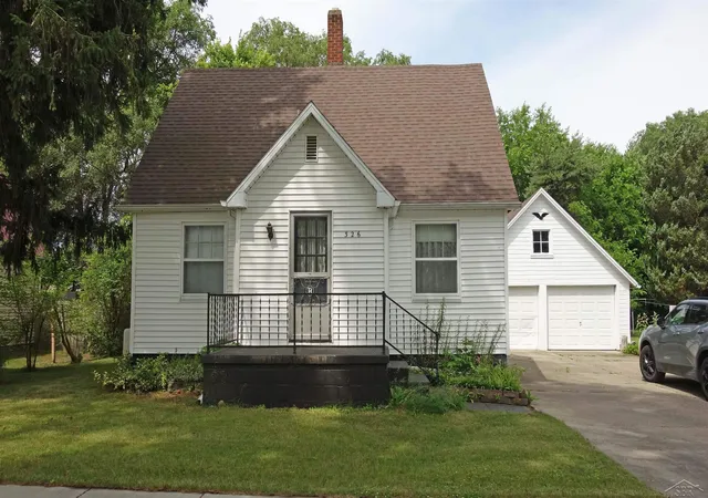 2nd image of 326 S Clark St, Chesaning, MI 48616 | MLS# 50213317