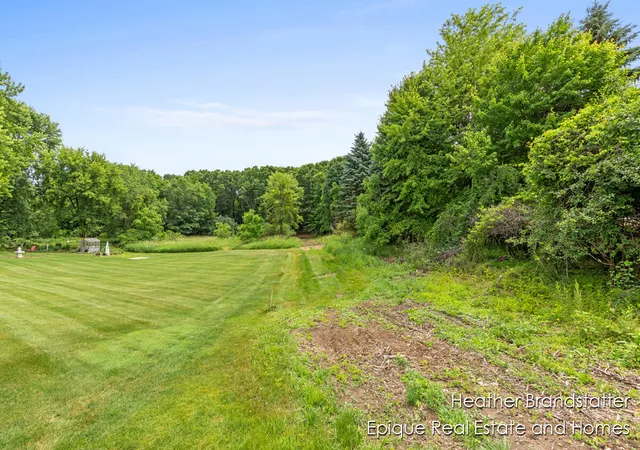 2nd image of 4323 Woodside Oaks Dr, Grand Rapids, MI 49546 | MLS# 70399798