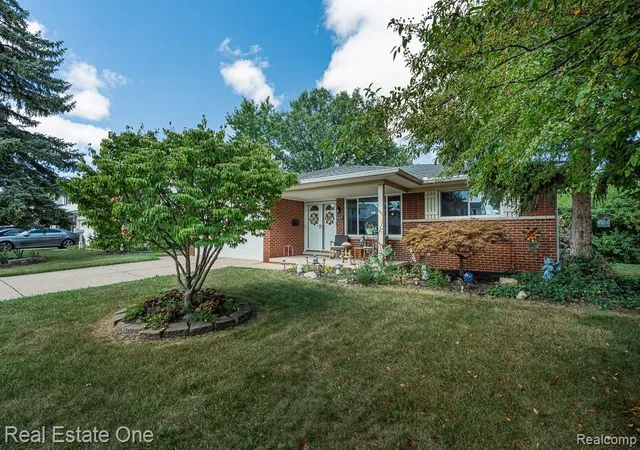 2nd image of 4167 Angeline Dr, Sterling Heights, MI 48310 | MLS# 61022378