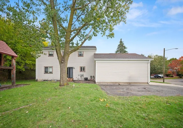 Listing Photo 2 - Condo for sale in building located at 2211 Saginaw Rd, Grand Rapids, MI 49506 - Unit #