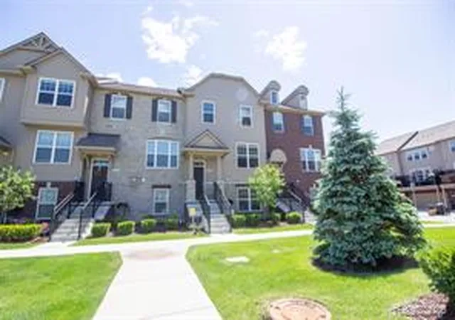 Homes for sale in Rochester, MI | 2940 Glenbar Cir, Rochester, MI 48307 | MLS# 61009576
