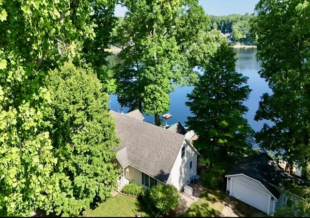 Homes for sale in Buchanan, MI | 15891 Lakeview Dr, Buchanan, MI 49107 | MLS# 70526976