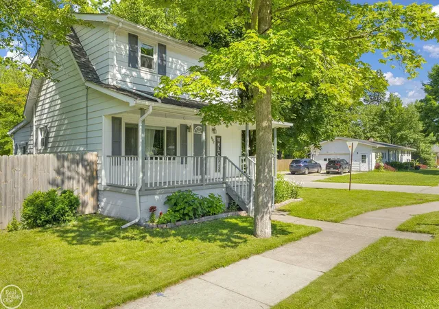 Homes for sale in Marysville, MI | 802 Saint James St, Marysville, MI 48040 | MLS# 50213376