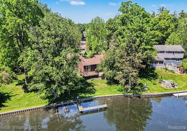 Homes for sale in Lake Orion, MI | 2911 Walmsley Circle Dr, Lake Orion, MI 48360 | MLS# 60999767