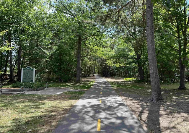 36th image of 1279 Lakeshore Park Pl #Elm Building, Unit 2A, Marquette, MI 49855 | MLS# 50219549