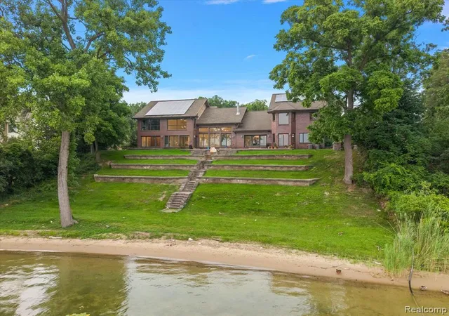 Photo 1 of Single family home for sale at 2612 Cove Ln, West Bloomfield, MI 48323 3600 | MLS# 61012935 | Listing updated on 2026-08-27