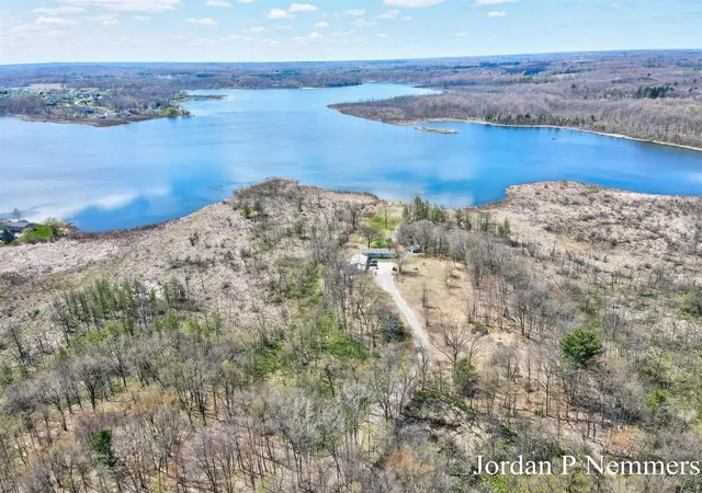 4th image of 12375 Overlook Dr, Greenville, MI 48838 | MLS# 70512193