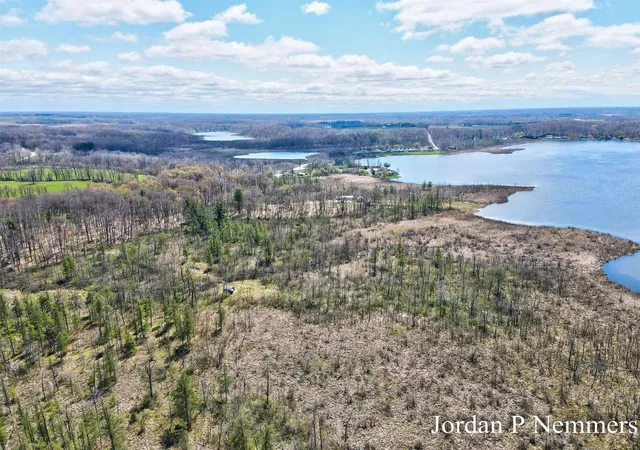 5th image of 12375 Overlook Dr, Greenville, MI 48838 | MLS# 70512193