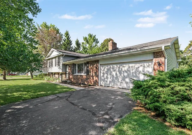 Photo 1 of Single family home for sale at 301 Sherman Dr, Marshall, MI 49068 | MLS# 70555601 | Listing updated on 2026-09-16
