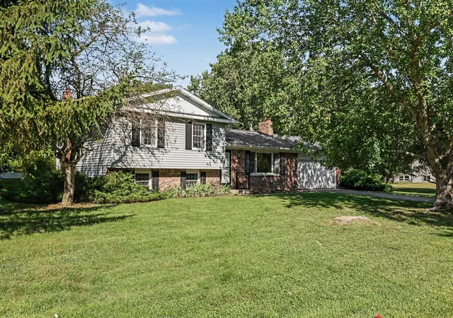 Photo 2 of Single family home for sale at 301 Sherman Dr, Marshall, MI 49068 | MLS# 70555601 | Listing updated on 2026-09-16