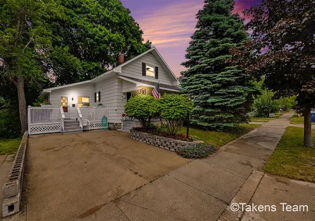 Homes for sale in Cadillac, MI | 511 E River St, Cadillac, MI 49601 | MLS# 70537375
