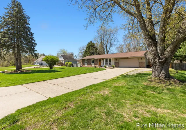Photo 2 of Sale Pending at 13839 Windemere Dr, Grand Rapids, MI 49534 | MLS# 70527035 | Listing updated on 2026-04-28