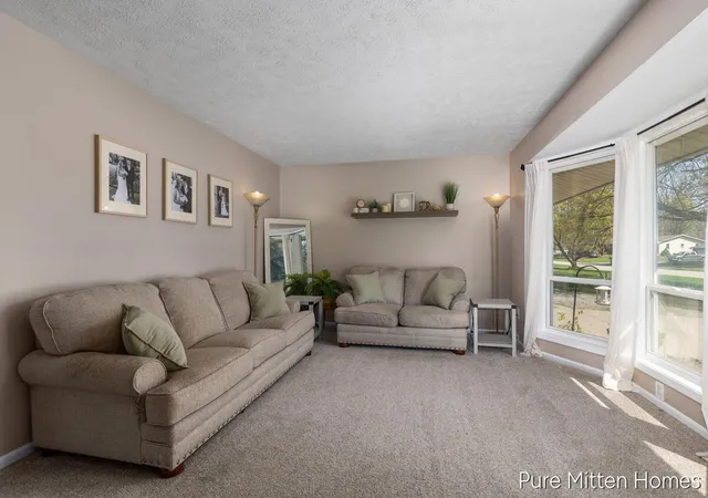 Photo 3 of Sale Pending at 13839 Windemere Dr, Grand Rapids, MI 49534 | MLS# 70527035 | Listing updated on 2026-04-28
