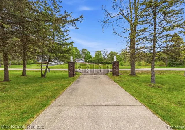 Homes for sale in Lapeer, MI | 1392 Maple Grove Rd, Lapeer, MI 48446 | MLS# 60994495