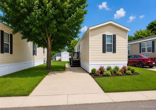 1st image of 13318 Dixie Hwy, Holly, MI 48442 | MLS# 61004616